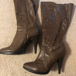NWOB Brown heeled boots